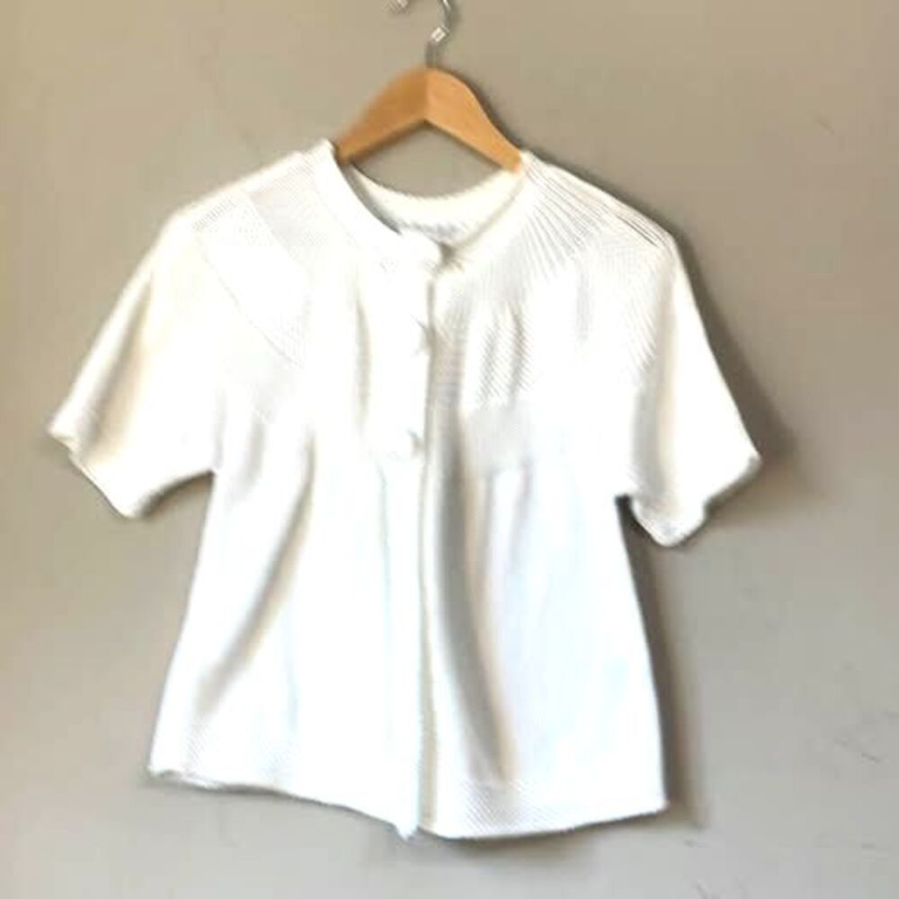 Boho white sweater size small 3 fabric buttons precious 100% Turkish cotton